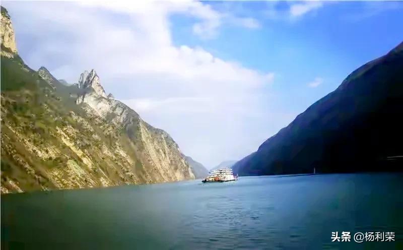 关于三峡的诗句古诗（赞美三峡的优美句子）