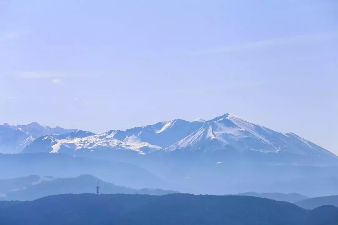 赞美祖国诗歌简短（热爱祖国的诗歌 ）